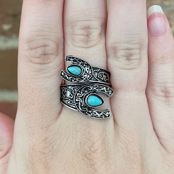 Filigree Horseshoe Ring with Turquoise - Picture 1 of 3